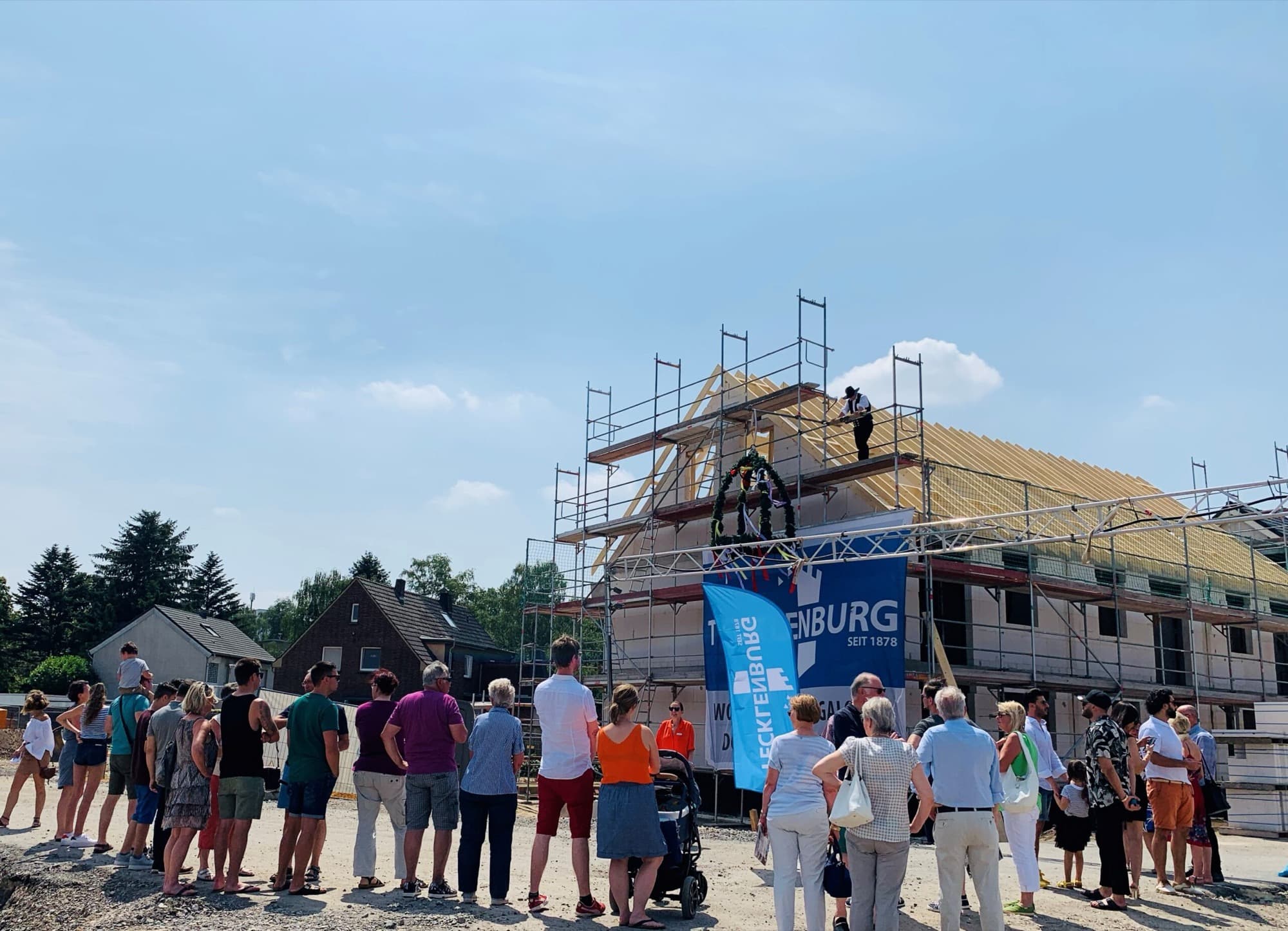 Topping-out ceremony for “LIVE GREEN HOUSES” in Moers